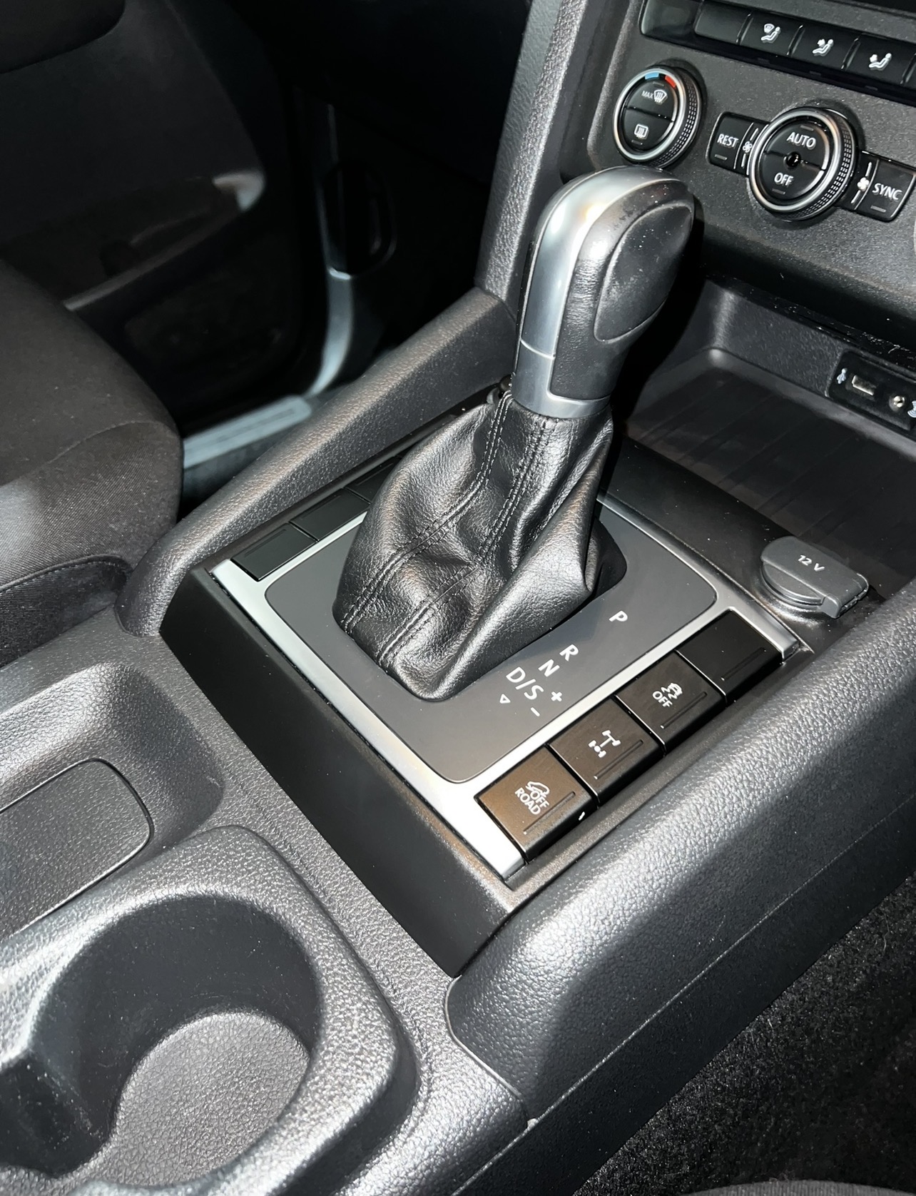 Cleaned automatic gear selector and centre console