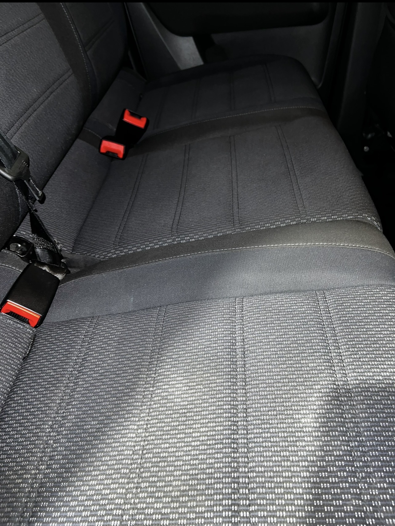 Deep-cleaned rear fabric seats